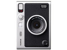 スペック情報 使用フィルムインスタントカラーフィルムinstax mini フィルムサイズ（横x縦）86×54 mm 最短撮影距離0.1 m 焦点距離（35mm換算)28 mm レンズ明るさ(F)2 シャッタースピード（速）1/8000 秒 シャッタースピード（遅）1/4 秒 フラッシュ○ セルフタイマー○ 幅x高さx奥行87x122.9x36 mm 重量285 g ※上記スペック情報は正確であることをお約束するものではございません。正確な商品情報につきましては、メーカーの公式サイトをご参照いただくか、直接メーカーへお問い合わせください。※空白部分は未調査の項目です。※掲載情報に誤りを発見した場合は、当ショップまでご連絡ください。ご配送のスケジュールこちらの商品は、 最短出荷商品 です 延長保証のご案内 5年延長保証（自然故障） 1,971円 5年延長保証（自然故障＋物損） 2,971円 延長保証は有償のオプションサービスです。 ご加入をご検討のお客様は必ずこちらのページをご確認ください。 ※商品価格が変動して延長保証料が変わる可能性がございますのでご注意ください。