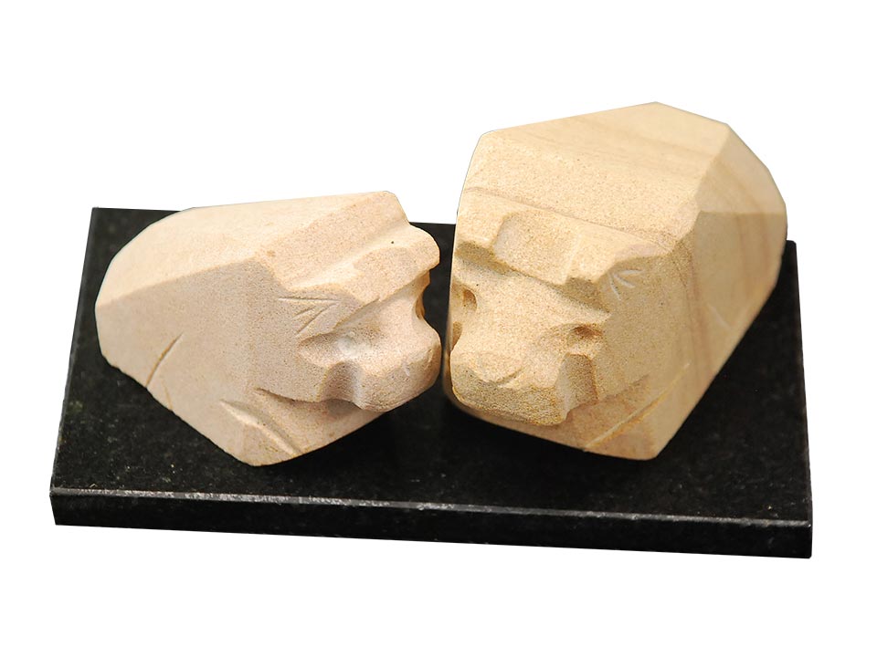 【限定品!!】砂岩で出来た親子のうし(丑)の彫刻品台付き♪