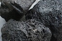 ブラックカル 100mm〜200mm水槽のレイアウトに!底床用溶岩玉石3個セット!黒色の軽い玉石です