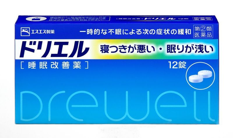 商品説明文ドリエルの効きめ成分（ジフェンヒドラミン塩酸塩）は、皮膚のかゆみをしずめたり、くしゃみや鼻水などのアレルギー症状をおさえる目的で広く使われていますが、服用により眠気をもよおすという作用があります。ドリエルはこのジフェンヒドラミン塩酸塩の持つ眠気の作用を応用してつくられた医薬品です。使用上の注意［してはいけないこと］（守らないと現在の症状が悪化したり、副作用・事故が起こりやすくなります。）1. 次の人は服用しないでください(1) 妊婦又は妊娠していると思われる人。 (2) 15才未満の小児。 (3) 日常的に不眠の人。 (4) 不眠症の診断を受けた人。 2. 本剤を服用している間は、次のいずれの医薬品も使用しないでください他の催眠鎮静薬、かぜ薬、解熱鎮痛薬、鎮咳去痰薬、抗ヒスタミン剤を含有する内服薬等（鼻炎用内服薬、乗物酔い薬、アレルギー用薬等） 3. 服用後、乗物又は機械類の運転操作をしないでください（眠気をもよおして事故を起こすことがあります。また、本剤の服用により、翌日まで眠気が続いたり、だるさを感じる場合は、これらの症状が消えるまで、乗物又は機械類の運転操作をしないでください。） 4. 授乳中の人は本剤を服用しないか、本剤を服用する場合は授乳を避けてください 5. 服用前後は飲酒しないでください 6. 寝つきが悪い時や眠りが浅い時のみの服用にとどめ、連用しないでください 保管・保存方法1. 直射日光の当たらない湿気の少ない涼しい所に保管してください。 2. 小児の手の届かない所に保管してください。 3. 他の容器に入れ替えないでください。（誤用の原因になったり品質が変わることがあります。） 4. 使用期限をすぎたものは服用しないでください。保管および取扱い上の注意1. 直射日光の当たらない湿気の少ない涼しい所に保管してください。 2. 小児の手の届かない所に保管してください。 3. 他の容器に入れ替えないでください。（誤用の原因になったり品質が変わることがあります。） 4. 使用期限をすぎたものは服用しないでください。お問い合わせ先エスエス製薬（株） 〒103-8481 東京都中央区日本橋浜町2‐12‐4 　　　　　　　　　　　　　　　　　　　　　　　　【エスエス製薬お客様相談室】 0120-028-193 受付時間：9：00〜17：30（土・日・祝日を除く） 製造販売元エスエス製薬商品区分第(2)類医薬品　日本製広告文責ゴダイ(株) 楽天市場店メールアドレス　e-godai_4@shop.rakuten.co.jp電話番号　 079-268-2777使用期限・医薬品の販売記載事項使用期限使用期限まで1年以上あるものをお送りします。（液剤商品等は対象外となります。)医薬品販売記載事項医薬品販売に関する記載事項（必須記載事項）はこちら