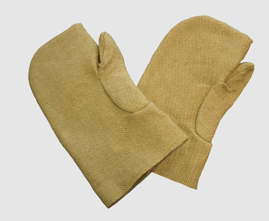 【画像はイメージです】【納期について】発送日が配送予定を超える場合は、別途メールや問合せフォームにてご相談いたします。★数量・大口割引も受付中！お問い合わせください。 ■ゼテックスプラス耐熱手袋 35cm 2100038の特長 裁断、縫製及び安易な取扱いが可能です。 驚異的な耐摩耗性を有しています。 耐高温能力があります。 アスベストは使用していません。 溶解金属の飛散に耐えます。 シリカ繊維に特殊なコーティングをした高温材料の断続的な持運びに適したミトンです。常用最高耐熱：815℃ 全長（mm）：350 入数（双）：1 最高耐熱温度：1095℃【画像はイメージです】【納期について】発送日が配送予定を超える場合は、別途メールや問合せフォームにてご相談いたします。★数量・大口割引も受付中！お問い合わせください。 ■ゼテックスプラス耐熱手袋 35cm 2100038の特長 裁断、縫製及び安易な取扱いが可能です。 驚異的な耐摩耗性を有しています。 耐高温能力があります。 アスベストは使用していません。 溶解金属の飛散に耐えます。 シリカ繊維に特殊なコーティングをした高温材料の断続的な持運びに適したミトンです。常用最高耐熱：815℃ 全長（mm）：350 入数（双）：1 最高耐熱温度：1095℃