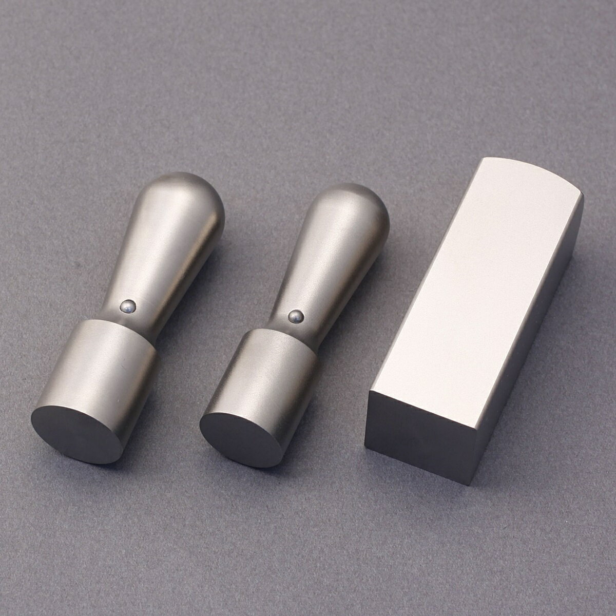 法人印鑑セット/法人 実印 付/法人印鑑 3本セット/シルバーブラストチタン/代表印・法人銀行印・角印・3本LSLセット(丸天丸21mm-丸天丸16.5mm-角寸胴24mm)/印鑑10年保証付/デザイナーの印影をレーザー彫刻で美しく彫るチタン印鑑