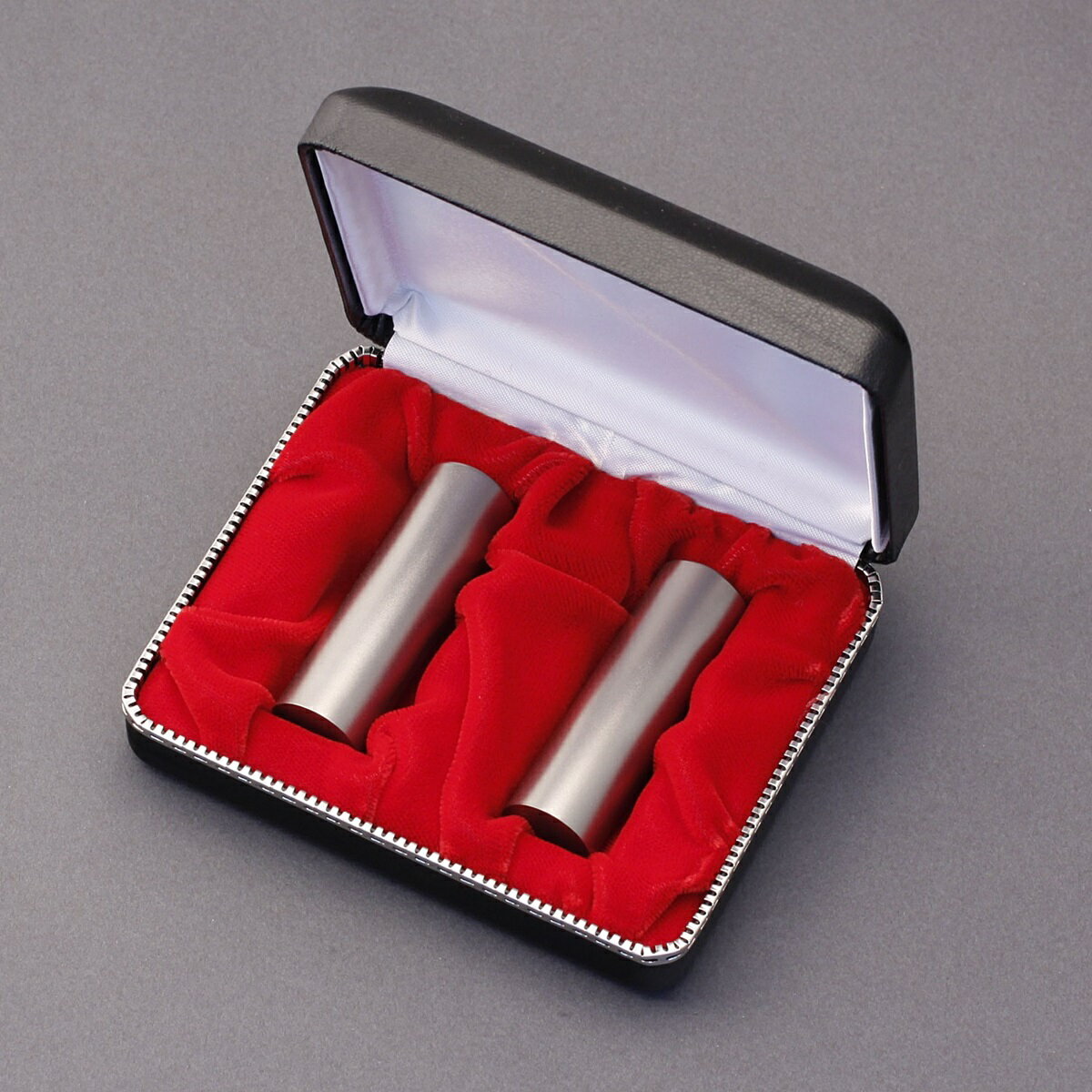 法人印鑑セット/法人 実印 付/法人印鑑 2本セット/シルバーブラストチタン/代表印・法人銀行印・2本SMセット(丸寸胴16.5mm-丸寸胴18mm)/印鑑箱x1個付/印鑑10年保証付/デザイナーの印影をレーザー彫刻で美しく彫るチタン印鑑