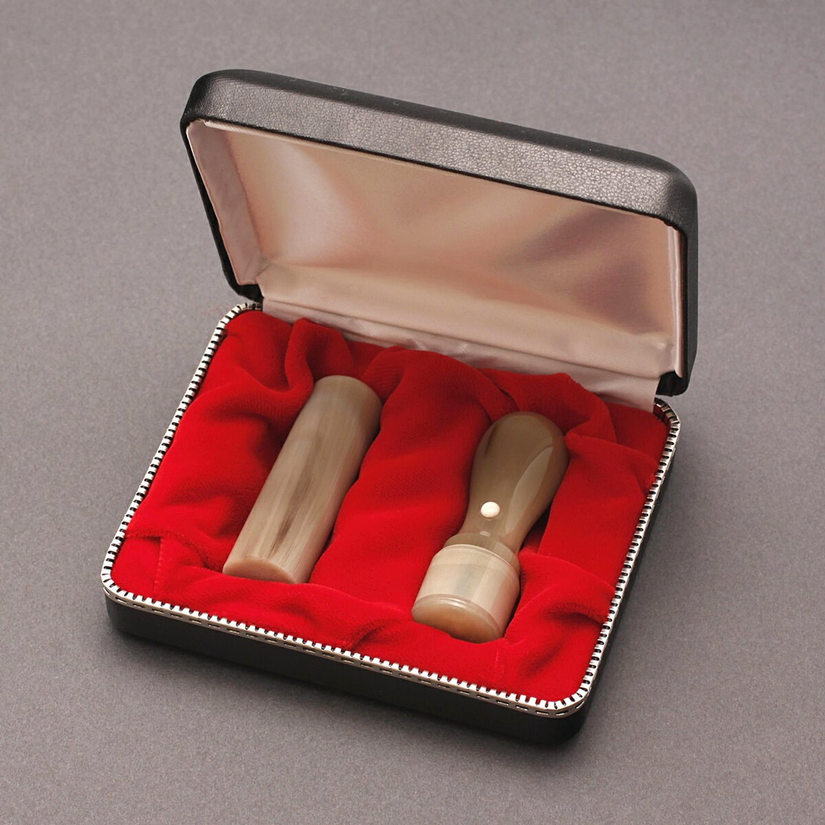 法人印鑑セット/法人 実印 付/法人印鑑 2本セット/オランダ水牛色上・牛角色(高級芯持)/代表印・法人銀行印・2本セット/丸天丸・丸寸胴/印鑑箱x1個付/印鑑10年保証付/印影デザイナーの美しい印影の手仕上げのご印鑑