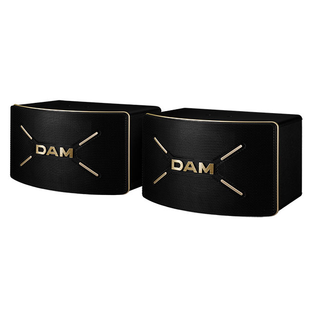 【商品詳細】 品名 DDS-MS65 メーカー名 第一興商 サイズ 361(W)×211(H)×243.8(D)mm/1本 スペック ウーファー &nbsp;16cm／コーン型×1ツイーター &nbsp;7.5cm／コーン型×2インピーダンス/8Ω定格入力/70W最大入力/200W 保証 有 商品説明 新規開発したコーン紙を採用し、ツイーターユニットの配置を見直したことで、臨場感をアップ。 注意事項 モニターの発色具合によって実際のものと色が異なる場合がございます【商品詳細】 品名 DDS-MS65 メーカー名 第一興商 サイズ 361(W)×211(H)×243.8(D)mm/1本 スペック ウーファー &nbsp;16cm／コーン型×1ツイーター &nbsp;7.5cm／コーン型×2インピーダンス/8Ω定格入力/70W最大入力/200W 保証 有 商品説明 新規開発したコーン紙を採用し、ツイーターユニットの配置を見直したことで、臨場感をアップ。 注意事項 モニターの発色具合によって実際のものと色が異なる場合がございます