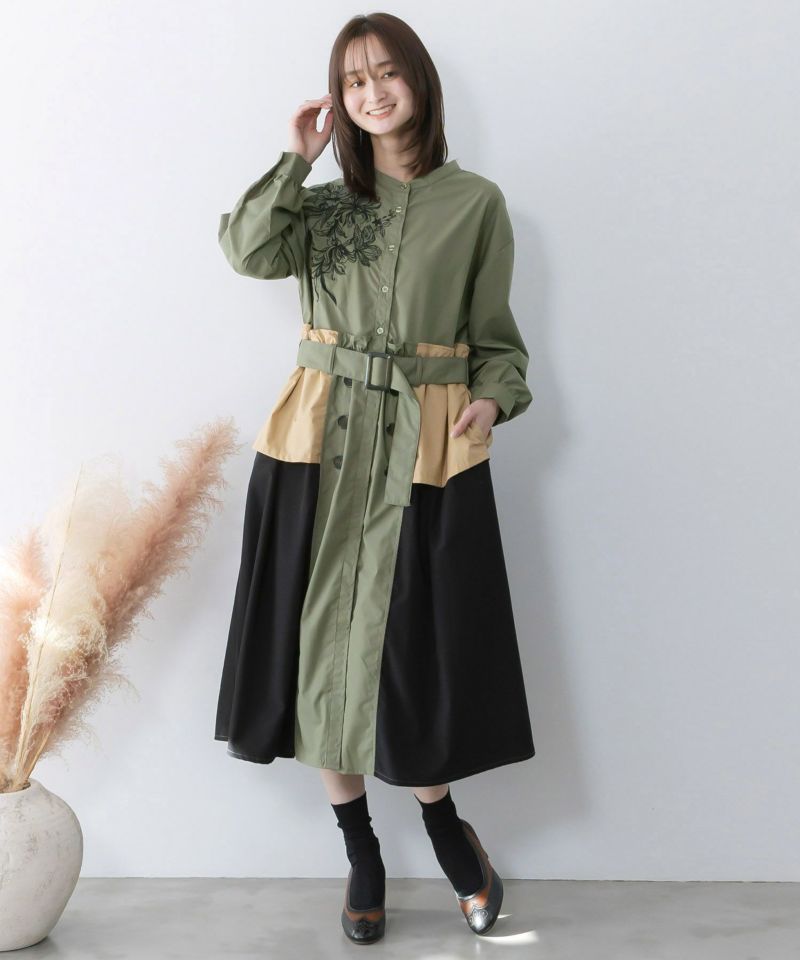 is scolar イズスカラー 561201：花刺繍トレンチコート風 異素材切替ワンピース