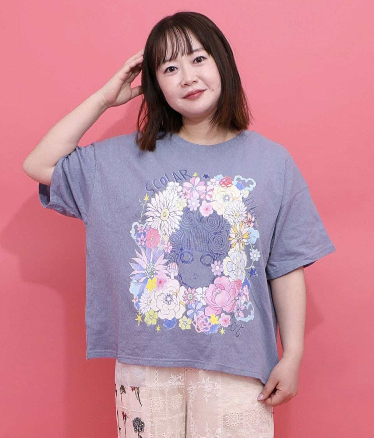 Rakuten - scolar スカラー 162637：花に埋もれたスカラーちゃん ローズジャガードTシャツ