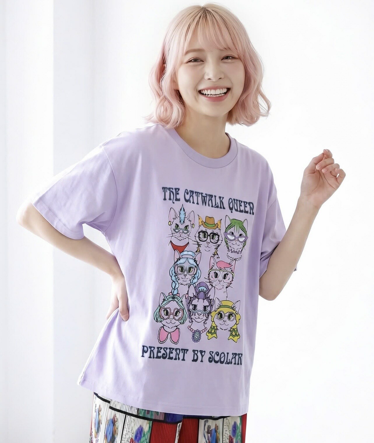 Rakuten - scolar スカラー 162629：キャットウォーククイーン柄Tシャツ