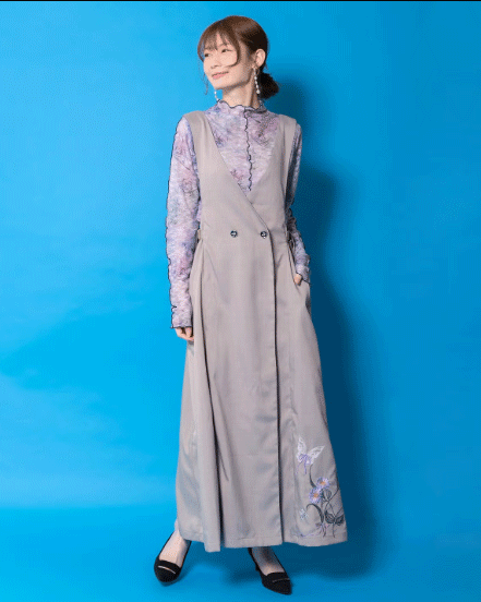 is scolar イズスカラー 561236：花蝶刺繍トレンチ風ジャンパースカート