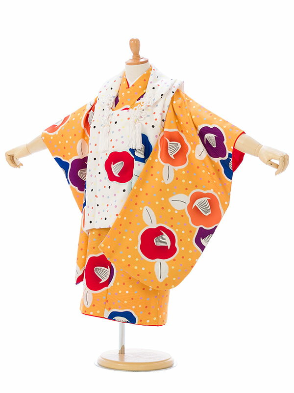 ※カレンダーの表示に少しお時間がかかります。表示までしばらくお待ちください。 ×印のところは申し訳ございませんが既にご予約済みとなっております。ご了承下さい。 カレンダーの予約状況が反映されるまで時間がかかることがありますので、予約確定でない場合がございます。ショップからのメールにてご確認をお願い致します。※商品写真は撮影状況、お客様の表示環境等により実物と印象の異なる場合がございます。あらかじめご了承ください。 ※画像の小物類は、撮影用の為お付けする物と異なります。 七五三　着物　3歳 七五三　着物　3歳　人気の式部浪漫から可愛いレトロモダンのドット椿 被布セット　レンタルフルセットです 被布:白地　ドット椿　 着物:金茶地　ドット椿 ■対応身長 90cm〜100cm ■サイズ 被布丈：約48cm　着丈：約76cm 　　　　　　　　　袖丈：約57cm　裄：約38cm ■生地表地：ポリエステル100％　 裏地：ポリエステル100％ ■セット内容 女の子（三歳） 1）　着物 2）　被布 3）　刺繍又は無地半襟付袖なし襦袢 4）　腰ひも(2本) 5）　巾着 6）　草履 7）　髪飾り 8）　足袋ソックスまたはストレッチ足袋(プレゼント) 9）　簡単着せ方マニュアル ※草履バッグ、髪飾りはe-きものレンタルにてコーディネートさせていただきます。 初めてレンタルされる方へ よくある質問 安心サポートプランについて 配送について 決済について キャンセルについて 会社概要