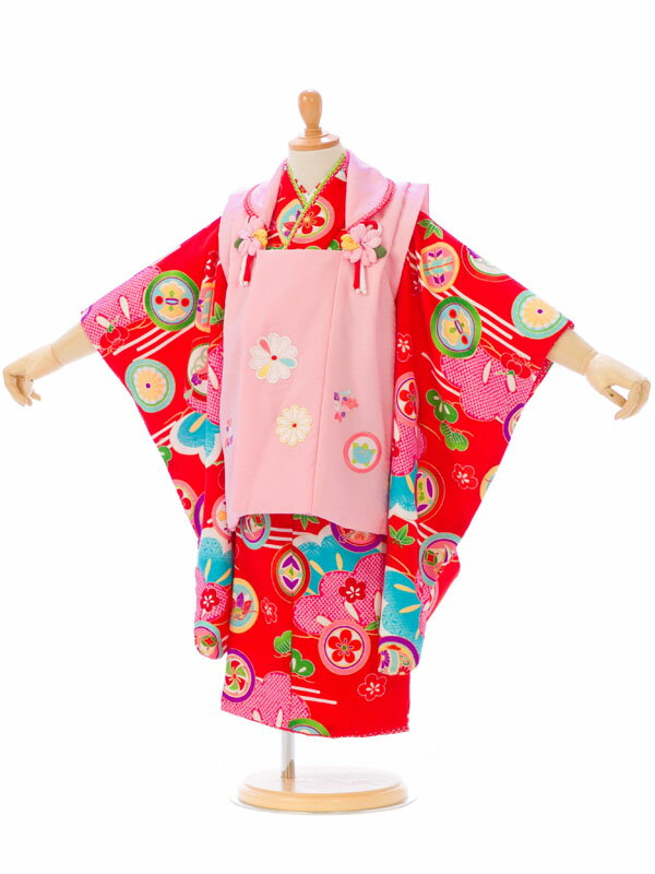 ※カレンダーの表示に少しお時間がかかります。表示までしばらくお待ちください。 ×印のところは申し訳ございませんが既にご予約済みとなっております。ご了承下さい。 カレンダーの予約状況が反映されるまで時間がかかることがありますので、予約確定でない場合がございます。ショップからのメールにてご確認をお願い致します。※商品写真は撮影状況、お客様の表示環境等により実物と印象の異なる場合がございます。あらかじめご了承ください。 ※画像の小物類は、撮影用の為お付けする物と異なります。 七五三　着物　3歳　被布セットレンタル式部浪漫　スイートコレクション【HAPH600】 被布：ピンク　刺繍入り着物：赤　松 ■着丈：約75cm ■裄：約40cm ■被布丈：50cm ■袖丈：56.5cm ■対応身長：90cm〜100cm前後 ■生地:化繊 ■セット内容　女の子（三歳） 1）　着物 2）　被布 3）　刺繍又は無地半襟付袖なし襦袢 4）　腰ひも(2本) 5）　巾着 6）　草履 7）　髪飾り 8）　足袋ソックスまたはストレッチ足袋(プレゼント) 9）　簡単着せ方マニュアル ※草履バッグ、髪飾りはe-きものレンタルにてコーディネートさせていただきます。 初めてレンタルされる方へ よくある質問 安心サポートプランについて 配送について 決済について キャンセルについて 会社概要