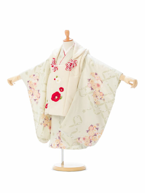※カレンダーの表示に少しお時間がかかります。表示までしばらくお待ちください。 ×印のところは申し訳ございませんが既にご予約済みとなっております。ご了承下さい。 カレンダーの予約状況が反映されるまで時間がかかることがありますので、予約確定でない場合がございます。ショップからのメールにてご確認をお願い致します。※商品写真は撮影状況、お客様の表示環境等により実物と印象の異なる場合がございます。あらかじめご了承ください。 ※画像の小物類は、撮影用の為お付けする物と異なります。 七五三 被布セット 3歳 被布着物フルセットレンタル 被布:オフ白 椿刺繍 着物:ペールグリーン　七宝に華 ■対応身長 90cm〜100cm前後 ■サイズ 着丈:約76cm 裄:約40cm 袖丈:約57cm 被布丈:約48cm ■生地表地：ポリエステル100％　 裏地：ポリエステル100％ ■セット内容 女の子（三歳） 1）　着物 2）　被布 3）　刺繍又は無地半襟付袖なし襦袢 4）　腰ひも(2本) 5）　巾着 6）　草履 7）　髪飾り 8）　足袋ソックスまたはストレッチ足袋(プレゼント) 9）　簡単着せ方マニュアル ※草履バッグ、髪飾りはe-きものレンタルにてコーディネートさせていただきます。 初めてレンタルされる方へ よくある質問 安心サポートプランについて 配送について 決済について キャンセルについて 会社概要
