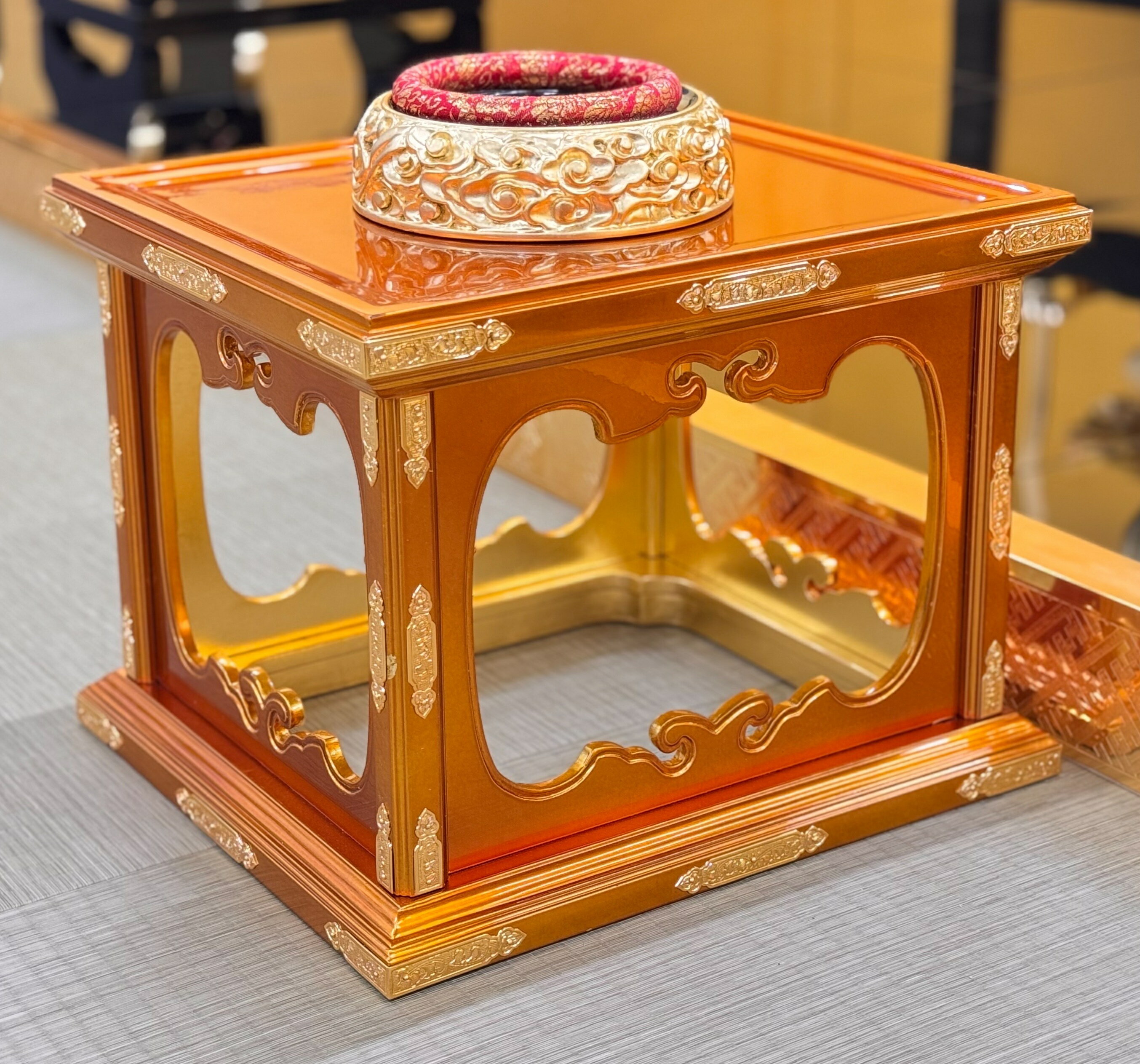 後平型鏧台　金白檀　寺院仏具