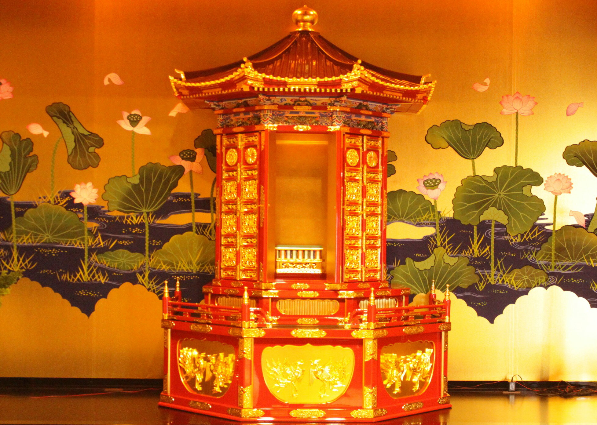 六角型総彫刻入り厨子・須弥壇 寺院仏具の紹介画像3