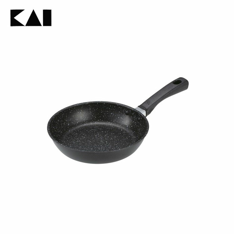 フライパン 20cm軽量・高熱効率 フライパン 貝印 炒め鍋 炒める 調理器具 調理用品 キッチン用品 軽い 000DW5635