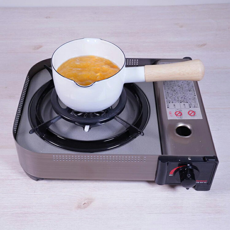キッチン・雑貨の店 ラクチーナ!のミルクパン 12cm ih対応 ガス ホーロー鍋 富士ホーロー 鍋 片手鍋 五徳 ミニ ガスコンロ 補助 保存容器 深型 ホーロー容器 おしゃれ かわいい ご飯 作り置き ホーロー 琺瑯 一人暮らし 新生活 4点セット OT26-50.W *｜アングル2
