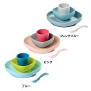 ひっくり返せない！パステルカラーの食器セット。お手入れ簡単なシリコーン製。【お手入れ方法】食器洗浄機での洗浄は、食器洗浄機の取扱説明書に従って使用してください。 金属たわしや研磨剤入りクレンザーは使用しないでください。●商品サイズ（cm）プレート大：幅約18.5×奥行約18.5×高さ約4プレート小：幅約11.5×奥行約11.5×高さ約5.5カップ：幅約7×奥行約7×高さ約7スプーン：幅約3×奥行約2×高さ約13●商品重量プレート大：273gプレート小：117gカップ：66gスプーン：15g●対象年齢4カ月から●材質シリコーンゴム●原産国中国●その他・調理：電子レンジ〇（スプーンは×）・洗浄：食洗機〇・消毒：煮沸〇（電子レンジ×、薬液〇）（検索用：お食事 ギフト おうち おしょくじ シリコン食器 ベビー 食事 0 0 0） あす楽対象商品に関するご案内 あす楽対象商品・対象地域に該当する場合はあす楽マークがご注文カゴ近くに表示されます。 詳細は注文カゴ近くにございます【配送方法と送料・あす楽利用条件を見る】よりご確認ください。 あす楽可能なお支払方法は【クレジットカード、代金引換、全額ポイント支払い】のみとなります。 15点以上ご購入いただいた場合あす楽対象外となります。 あす楽対象外の商品とご一緒にご注文いただいた場合あす楽対象外となります。