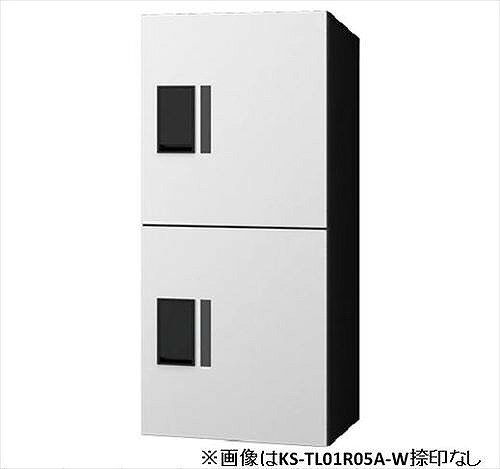 特長集合宅配ボックスの決定版、ナスタ(NASTA)「プチ宅」シリーズのユニットタイプ(ロッカータイプ) 後付けが出来るためスペースに応じて設置できます 電気工事不要のメカ式のプッシュボタン錠前なのでランニングコスト不要で経済的更に従来のプッシュボタン錠よりデザイン性と性能アップしました 防水規格IPX4対応で、屋内・屋外・雨がかり問わず設置できます 捺印システムはスタイリッシュでスマートなデザインで機能的です 壁付タイプはもちろん、別売の幅木を使用して床置タイプとしても設置可能です用途集合住宅・マンション・アパート・ハイツ・店舗・テナントビル・商用施設など注意※捺印なしタイプのみのご注文はお受けできません必ず捺印付と併せてご注文下さい ※ボックスユニット単体では床面への固定はできません必ず幅木をご使用ください ※防水構造(IPX4)を採用しておりますが完全防水ではございませんので暴風雨や諸条件によってはボックス内が濡れる場合があります ※「受取可能な最大サイズ」とは、宅配ボックスで受取?取出が可能な最大寸法です最大サイズを超える荷物の受取はできません目安寸法につき、梱包の状態によっては受け取れない場合もございますサイズ寸法(高さH×幅W×奥行D)(mm)800×360×316受取可能な最大サイズ(高さH×幅W×奥行D)(mm)330×274×247対応品番KS-TL01FH100/KS-TL01FH250付属品非常開錠キー2本/ボックスナンバーシール（01〜10）各1枚