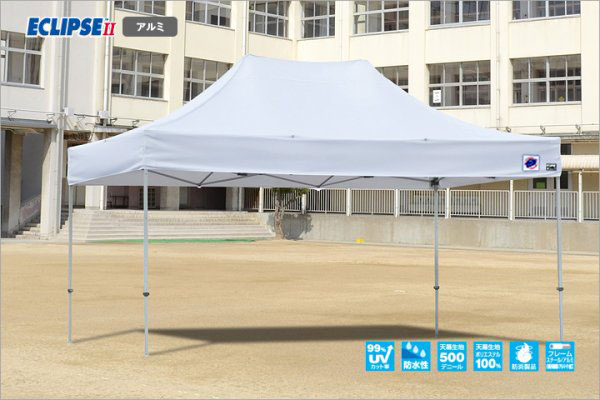 メーカー【E-ZUP】イージーアップ商品名イージーアップテント　【デラックス(アルミタイプ)】品番DXA45-17WHサイズ3.0m×4.5mカラー天幕色:白(ホワイト)納期目安通常出荷3-4日(土日祝除く)で出荷致します。JAN4560247207786特徴フレーム(スチールorアルミ)が選べる最上級大型モデル。錆に強く耐久性が高いうえ、高級感のあるフレーム。支柱はラインナップ全体で最も太い32角を使用。ロック解除は引くだけのプルピン式。テントの高さもワンプッシュで調節可能となっており、設営・撤収も手軽に、スムーズに行えます。用途バーベキュー(BBQ)、アウトドア、スポーツの現場、屋外の休憩スペース、屋外での熱中症対策、社内行事や地域のお祭り、臨時の喫煙所等、、熱中症対策スペース、受付・案内所スペース、工事現場の日除け休憩用スペース、農作業の休憩スペース、フリーマーケットなどのイベントスペース等サイズ3.0×4.5m重量30収納サイズ29×34×159cmフレームアルミ・アルマイト加工天幕詳細ポリエステル100%　500デニール　防水・防炎　紫外線カット99%支柱32角(上部)・26角(下部)付属品キャリーバック、30cm杭、天幕取付工具注意事項イージーアップテントは、簡単に設置・収納できるよう軽量に設計されており、風の影響を受けやすい商品です。安全確保のため、必ず風対策をしてご使用ください。キーワード来夢 かんたんテント ワンタッチテント アウトドアテント 日除けテント 業務用テント タープ 日よけタープ 日除けタープ イベントテント イベントタープ 簡単タープ かんたんテント かんたんタープ ワンタッチタープ イベント用タープ 展示会テント 業務用タープお届けについてこちらの商品はメーカー直送便でお届けします。土日祝の配送不可。時間指定不可。沖縄・その他離島は配送不可。大型商品に関しては、北海道は別途送料が発生いたします。ご注文確定時には加算されませんがご注文内容確認後、改めて訂正・ご連絡させて頂きますのでご注意くださいませ。