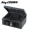 日本アイエスケイ(King CROWN) 手提金庫 (A5判収納サイズ) ダイヤル＆鍵式 H-27D ダークグレー 本体サイズ 外寸：幅27.2×奥行21.2×高さ11.8cm内寸：幅24.2×奥行16.3×高さ8.9cm重量：2.5kg 仕様 ●原産国：台湾 商品説明 ●ダイヤルと鍵の2重ロック●トレー(コイン収納部付)、鍵2本付き●A5判収納サイズ 商品補足説明 YAMAZEN ヤマゼン 山善 通販 手提げ金庫 手提金庫 手さげ金庫 A5 鍵 錠 トレー トレイ ダイヤル 家庭用金庫 おしゃれ金庫 防犯 セーフティボックス セーフティーボックス キング工業 12582手提金庫★ラインアップ 防犯グッズ ランキング