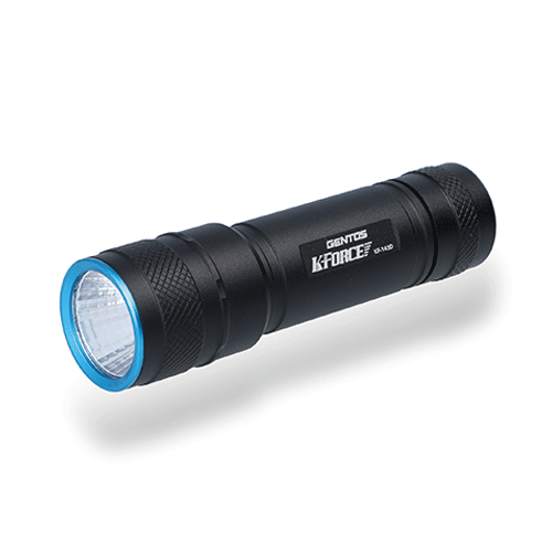 メーカー希望小売価格はメーカーカタログに基づいて掲載しています 野菜作りや植物観賞用スタンドライトとして使用可能 太陽光に近い高演色（Ra95）LED搭載 育苗モード／育生モード切替可能 KF-143Dの特徴 ○太陽光に近い高演色(Ra95)LED搭載 ○高演色タイプ：太陽光に近い自然な光を実現。対象物の色合いをキレイに、よりはっきりと照らすことができる。 ○プッシュスイッチ 仕様 ●使用光源：LED 1W×9個 (白、赤) ●明るさ（約）：800ルーメン (Highモード・育生モード) ●PPFD：200μmol/m&sup2;/s (10cm直下) ●直下照度（10cm最大時）：10000ルクス ●入力電圧：DC10V ●消費電力：11W ●電源：ACアダプター（入力：AC100V 50/60Hz、出力：DC10V 900mA） ●本体サイズ（約）：W220×H530×D220mm ●本体質量（約）：700g ※調光器やタイマー等、他の機器との併用はしないでください。 ※取り寄せ品となることがあり、出荷まで一週間程度かかる場合がございます。欠品等の場合は別途ご連絡させていただきます。