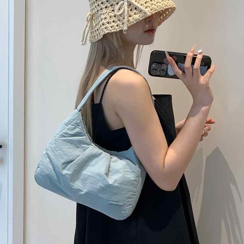 ミニバッグ 女性用 春 ナイロン 軽量 単肩 トートバッグ 斜め掛け かわいい マカロンカラー 薫衣草紫 青緑 アイリスブルー アースイエロー グレー系 ネイビー ピーチピンク ライトグリーン アイボリー ベリー レッド 横型 ジッパー 柔らかい 日常使