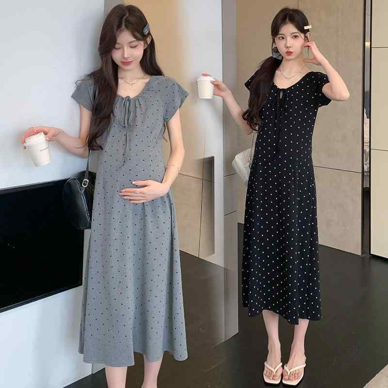 ワンピース マタニティ 半袖 ドット柄 クルーネック スリムフィット ウエスト紐付き 楽ちん 妊婦服 カジュアル お出かけ 体型カバー 着痩せ ふんわり 柔らかい素材 デイリー 通勤 おしゃれ 春夏・カテゴリ: ワンピース・ネックライン: クルーネック・袖丈: 5分袖・素材混率: 95%以上・柄: 無地・スカート丈: ミモレ丈・カラー展開: グレー、ブラック・サイズ展開: M、L、XL、XXL・スカートシルエット: Aライン・スタイル: オフィス、カジュアル・デザイン要素: ドット柄・袖のタイプ: スタンダード