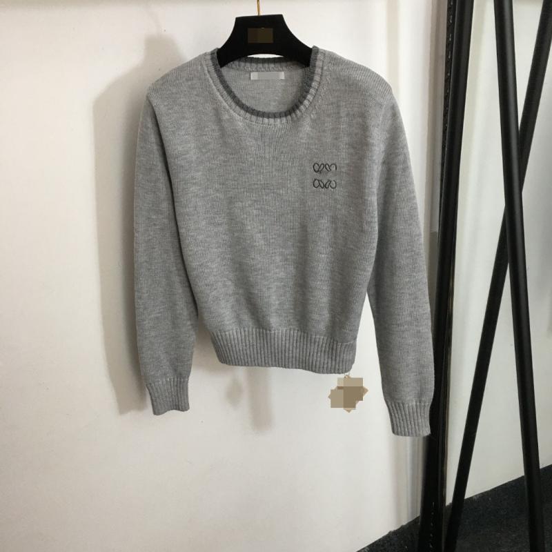 ・カテゴリ: 毛衣・主な素材: 羊毛・素材2: ポリエステル・柄: その他・組み合わせ: 単品・版型: 標準・袖型: 標準袖・ネックライン: ラウンドネック・袖丈: 長袖・流行要素: 刺繍・衣丈: 短め（40cm超～50cm以内）・カラー展開: グレー、ブラック・サイズ展開: S、M、L・スタイル: 通勤風・着用方法: プルオーバー・主素材含有率: 30%以下・素材2含有率: 50%以上～70%未満