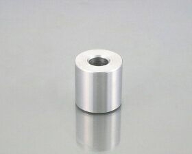 【品名】 アルミスペーサーカラー　（φ10用） 【仕様】 φ10 （シルバー）/1ヶ　サイズ=A：22 B：30 【特徴】 ●面取りを施した汎用性の高いスペーサーカラーです。 ●アルミ材A2017（17S）製 【適合等】 汎用 【備考】 【HP】 メーカー：キタコ 【注意】 ・基本的にお取り寄せでのご用意となります。 ・ご注文後でも欠品や完売・納期未定の場合がございます。 ・ご注文後、メールにて発送予定をご案内いたします。 ・注文商品が欠品・完売・納期未定の場合注文は、キャンセルさせて頂きます。 ・お急ぎの場合は、ご注文前にメールにて納期をごお問い合わせください。 ・掲載画像は、イメージ画像を使用しております。 ・基本的に返品・交換・キャンセルは、お受け出来ません。 ・適合・使用・取り付けに関しては、お客様にて判断の上お願い致します。