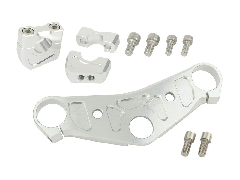 【品名】 ビレットトップブリッジ クランプセット 【品番】 201080-03 【特徴】 シフトアップ製ビレットステムナット、シフトロードアジャスターとの組み合わせにより、 ハンド周りのドレスアップと同時に剛性もアップします。 そしてハンドル周りの質感を高めます。 ◆ハンドルクランプ：[SILVER] ◆トップブリッジ：[SILVER] ◆アルミ削り出し　アルマイト仕上げ ◆MADE IN JAPAN ◆1台分セット 純正ヘッドライトステー取り付け可 別売りの　Parts-No,201585-10　APE/XR　ステムONLY　が取り付け可能 【仕様】 カラー：シルバー／シルバー 【適合】 XR50モタード XR100モタード 【注意】 ・基本的にお取り寄せでのご用意となります。 ・ご注文後でも欠品や完売・納期未定の場合がございます。 ・ご注文後、メールにて発送予定をご案内いたします。 ・注文商品が欠品・完売・納期未定の場合注文は、キャンセルさせて頂きます。 ・お急ぎの場合は、ご注文前にメールにて納期をごお問い合わせください。 ・掲載画像は、イメージ画像を使用しております。 ・基本的に返品・交換・キャンセルは、お受け出来ません。 ・適合・使用・取り付けに関しては、お客様にて判断の上お願い致します。