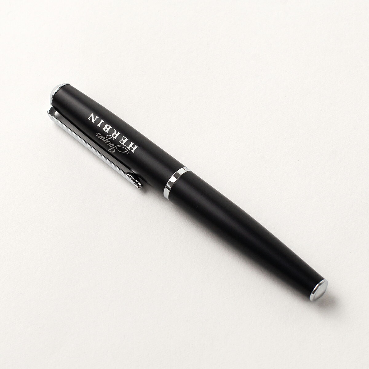 乐天商城 - HERBIN （エルバン） カートリッジインク用ペン 約0.5mm ブラック 黒 ボールペン 真鍮 デザイン文具 輸入文具 ステーショナリー デザイン 海外 輸入 ローラーボールペン インクローラーボール 水性ボールペン 万年筆インク カートリッジインク 黒軸 海外文具 インク沼