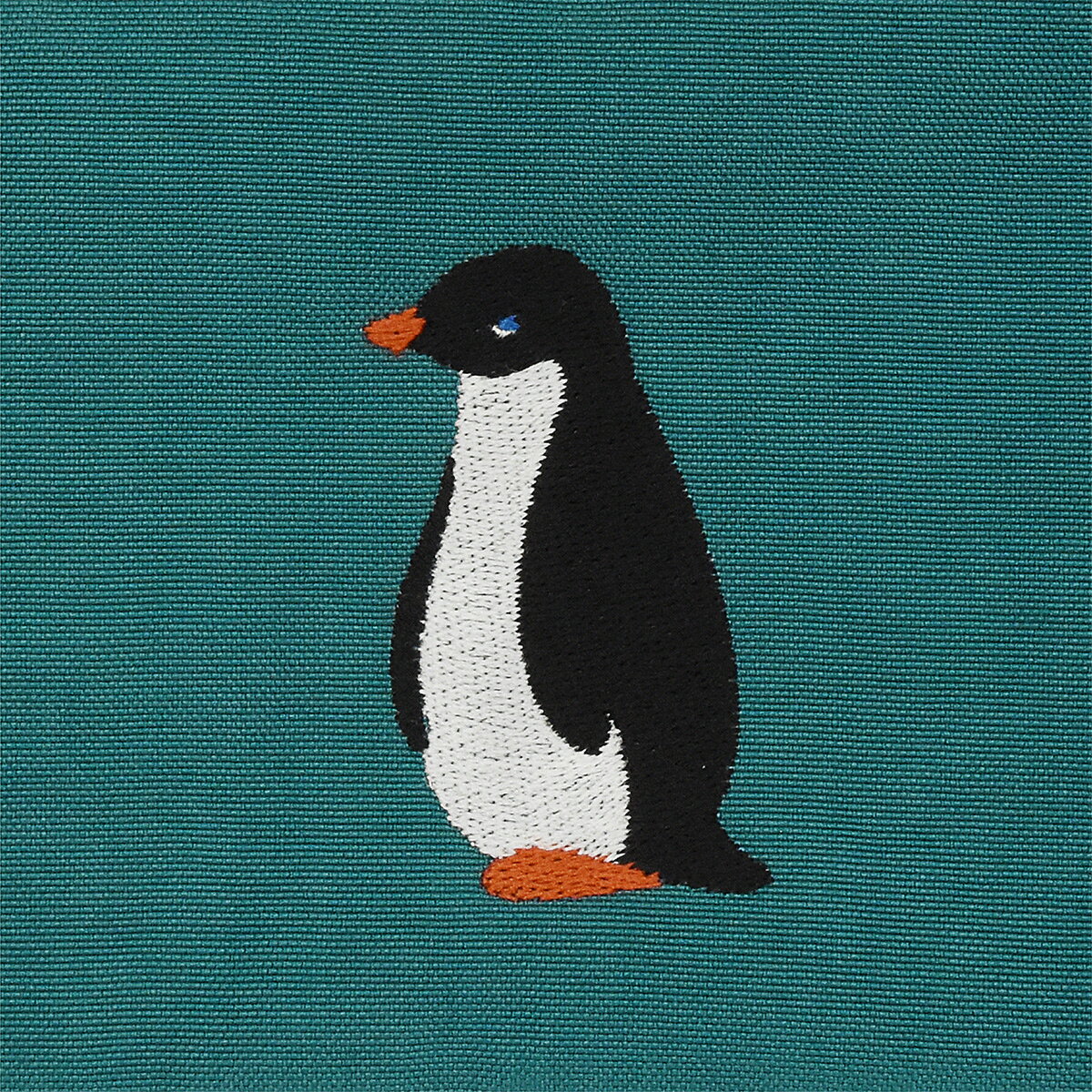 kitty bunny pony (キティバニーポニー) Goodnight Penguin Embroidery Pouch ポーチ ペンギン 動物 小物入れ 刺繍 韓国 ソウル ブランド KBP 化粧ポーチ コスメポーチ フラットポーチ マルチポーチ アクセサリー入れ 薄型 生理用品 韓国雑貨 小物収納 男女 ユニセックス e-office-10040672 おしゃれ文具専門店イー・オフィス サンプル画像2
