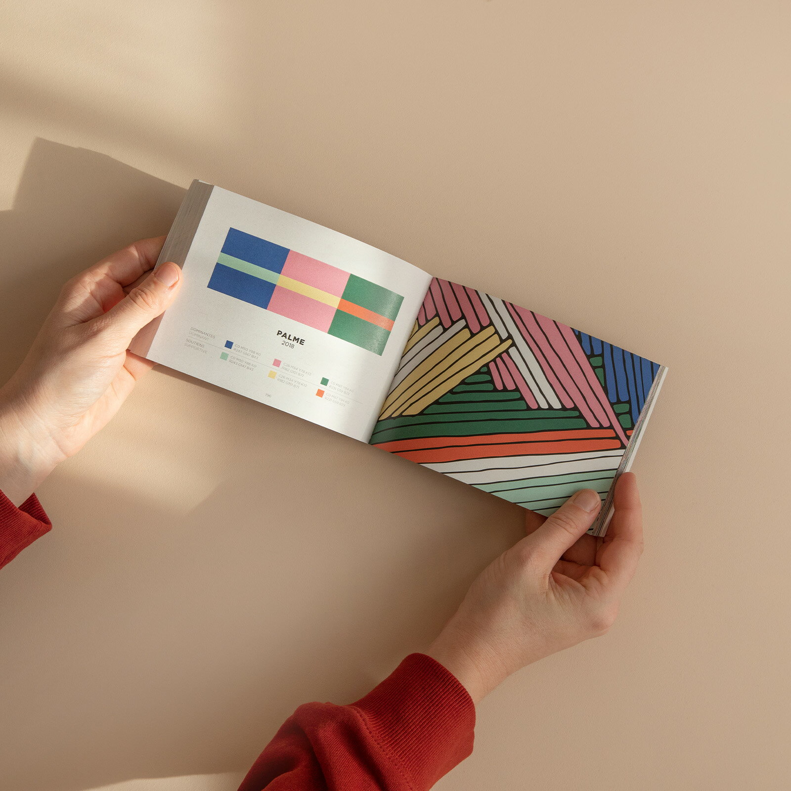 乐天商城 - PAPIER TIGRE（パピエティグル） COLOR INSPIRATION BOOK Vol.3 ptci-003 1冊 カラーインスピレーションブック 色見本帳 デザインブック フランス パリ 配色見本 アイデア帳 創作帳 インスピレーション デザイナー 参考 アイデア 色彩 カラーデザイン おしゃれ センス
