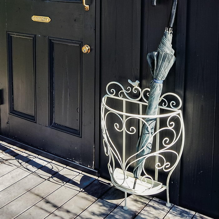 傘立て アンブレラスタンドホワイト 6616 村田屋産業 アンブレラスタンド おしゃれ かわいい スリム アイアン アンティーク 傘たて 傘 収納 省スペース シンプル コンパクト クラシック ヨーロピアン 薄型 半円形 インテリア 玄関 入口 店舗 ショップ 玄関収納のサムネイル