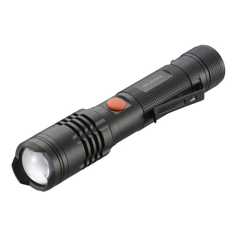 【 特 長 】 ● 充電式LEDフラッシュライト ● 最大2000 lm ● 充電用USB Type-Cポート付きで、電池を入れたまま充電可能 ● 専用付属充電池は給電も充電もできる ● 調光機能2モードHIGH／LOW ● ツイストフォーカス ● FL1 STANDARD（アメリカ ANSI/NEMA FL1-2009規格）準拠 【 仕 様 】 ■ 電源：DC5V・1A ■ 専用付属充電池：リチウムイオン電池 3.6V 2600mAh ■ 連続使用時間：明るさ10%まで ・ 約3時間：HIGH（ハイ）モード ・ 約6時間：LOW（ロー）モード ※満充電時 ※環境温度などにより異なります。 ■ 充電時間：約5.5時間 ■ 光源：白色系LED（LED交換不可） ■ 最大光束：HIGH…約2000 lm（ルーメン）／LOW…約570 lm（ルーメン） ■ 保護等級：IPX4（防まつ形） ※飛まつに対して保護する。あらゆる方向からの水の飛まつによっても有害な影響がない。（JIS C 0920:2003による。） ■ 外形寸法：（約）直径34×長さ174mm ■ 質量：約205g ■ 付属品：USBケーブル、電池アタッチメント、リチウムイオン電池1個