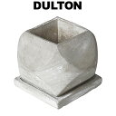 商品番号：dltn3295セメント ポット ポリヘドロン CEMENT POT POLYHEDRON ダルトン好きにはたまらない！メーカーでも入手困難なレアアイテムを取り揃えております。ここでしか買えない商品を是非ご覧ください♪↓↓↓他にも豊富にダルトンの商品を取り扱っております。探していた商品が見つかるかも！？↓↓↓商品詳細 品名セメント ポット ポリヘドロン CEMENT POT POLYHEDRONサイズPOT：高さ80mm 幅100mm 奥行き100mmSAUCER：高さ10mm 幅80mm 奥行き80mm材質セメント生産国中国商品説明セメント特有の力強さ・清潔感・素材感が魅力の小振りなプランターシリーズ。 そこを住まいとした植物は、いつも以上に逞しく、モダンな雰囲気を醸し出します。 表面の風合いやクラック等、一つ一つ異なる仕上がりも個性として楽しめます。 形違いで揃えても良し、同型で統一感を出しても良し、お好みのスタイルでお使いいただけます。 シンプルなセメント素材はインテリアに馴染みやすく、植物との相性も抜群のポットです。 キャッチコピーセメントの質感が魅力のモダンなプランターこんな方にシンプル・ナチュラルな雰囲気が好きお部屋に観葉植物やサボテンなど、グリーンを取り入れたいあまり装飾がなく、グリーンを引き立てるものが好み関連ダルトン DULTON 鉢 植木鉢 エクステリア ガーデニング プランター 鉢植え プランター鉢 セメント鉢 おしゃれ シンプル 北欧 モダン 小ぶり 小さい 小さめ セメント 無機質 かっこいい 受け皿付 ガーデニング用品 室内 室外 屋外 観葉植物 多肉植物 サボテン グリーン プレゼント 贈り物 ギフト