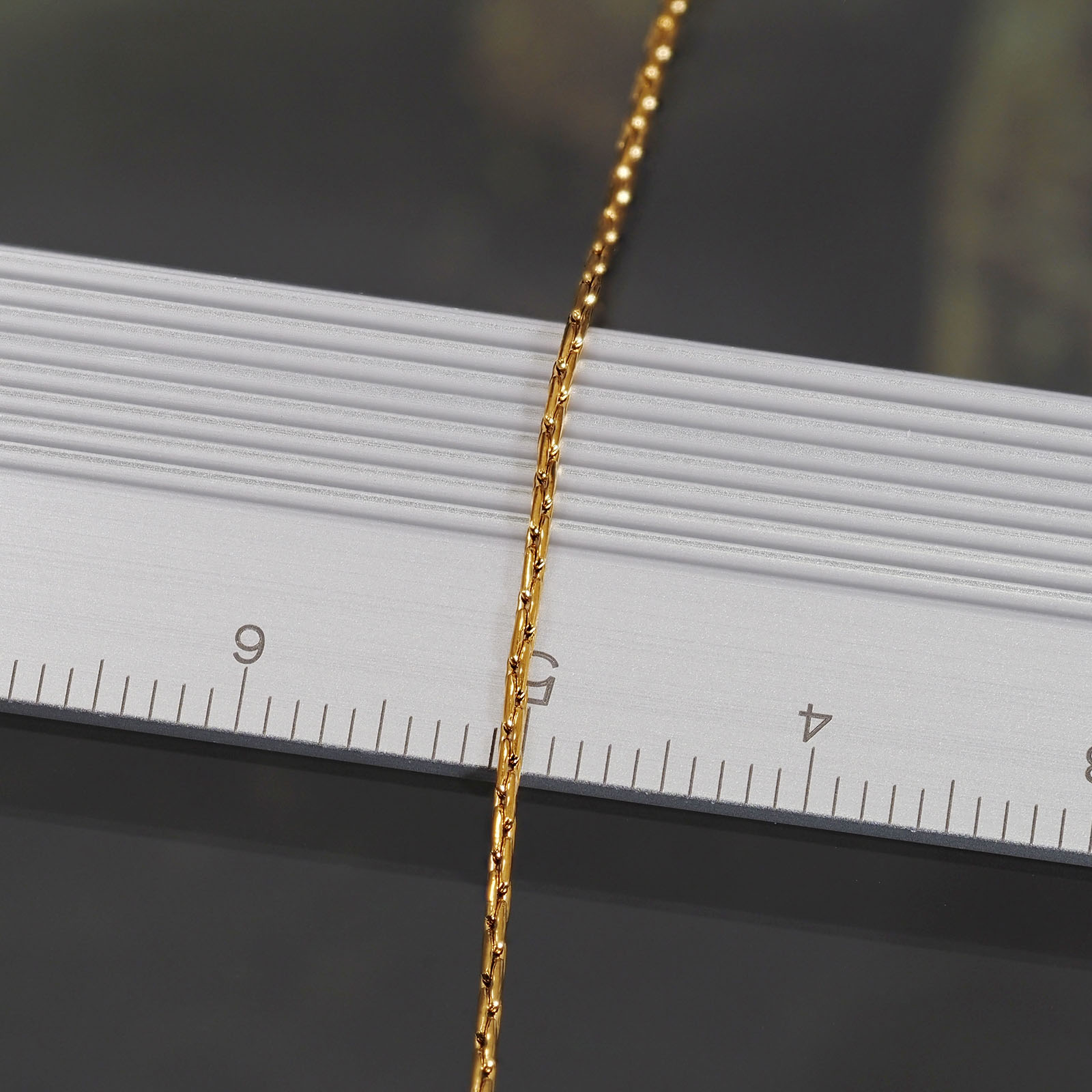 ジュエリー&ネックレス RUBBYのネックレス チェーン サージカルステンレス 316L 金色 コブラチェーン 幅0.8mm 長さ80cm ゴールドカラー｜ネックレスチェーン チェーンネックレス チェーンのみ だけ 鎖 ステンレス アクセサリー レディース メンズ｜アングル2
