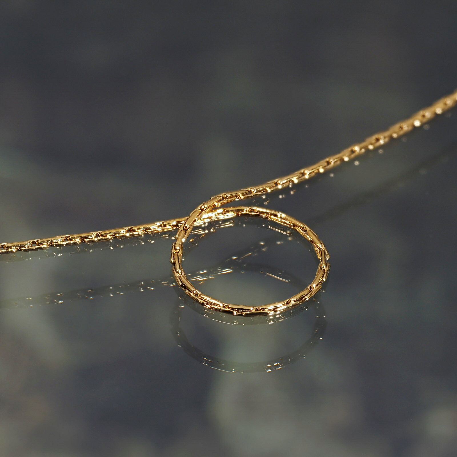 ジュエリー&ネックレス RUBBYのネックレス チェーン サージカルステンレス 316L 金色 コブラチェーン 幅0.8mm 長さ80cm ゴールドカラー｜ネックレスチェーン チェーンネックレス チェーンのみ だけ 鎖 ステンレス アクセサリー レディース メンズ｜アングル3