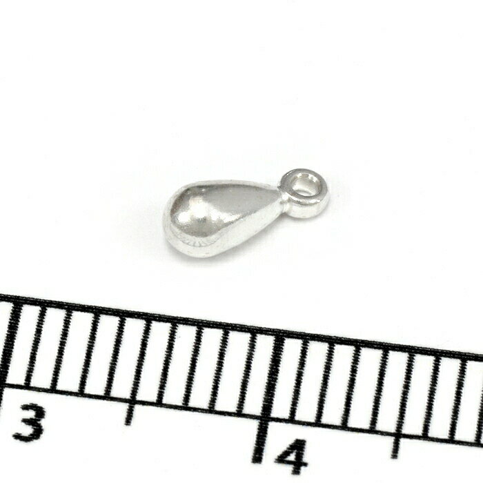 【1個売り】 チャームパーツ シルバー925 ティアドロップチャーム 縦7.0mm 横3.0mm 雫 滴 しずく シズク 水滴|手芸用品 金具 飾り パーツ 部...