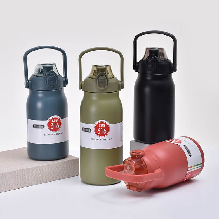 大容量 水筒 1200ml 保温 1800ml 1500ml 保温ボトル 直飲み 水筒 魔法瓶 こども ストロー付き 洗いやすい ステンレスボトル 真空二重構造 1000ml スポーツ 軽量 保冷 大人 アウトドア マグボトル 手掛け 運動 車載 おしゃれ