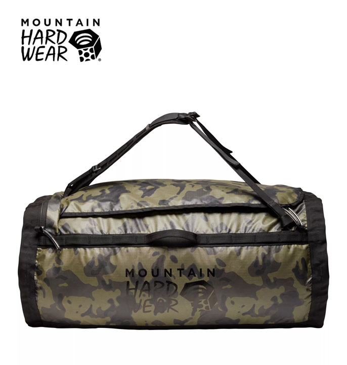 ★Mountain Hardwear マウンテンハードウェア★Camp 4 Duffel 95L キャンプ 4 ダッフル 95Lサイドポケットに全体を収納できるパッカブルタイプのユニークなダッフルバッグです。ホールバッグにインスピレーションを得て、タテに自立するようデザインしました。また、両サイドに持ち手が付き、取り外し可能なショルダーハーネスも付属するので、背負うことも肩掛けにすることもできる使い勝手のいい仕様です。ボディ全体に加水分解を起こりにくくした革新的なカーボネートコーティングを施しました。リップストップナイロンのタフさと長期間持続する高撥水性を持ち、キャンプやクライミングなどのアウトドアでも日常でも活躍します。【素材】：ナイロン、ポリエステル【容量】：95L【重量】：1306.5 g【トルソー】：41 cm - 56 cm★詳細★●カーボネートコーティングを施した420Dのナイロン●シューズポケットとして使えるサイドポケットに全体を収納できるパッカブル仕様●フラットなベースで自立する設計●内部にふたつのジップ式メッシュポケット、大きな外側のジップポケット●フォームパッド入りのショルダーストラップは取り外しも可能●内部圧縮システム●二重のフロントデイジーチェーン●リサイクルポリエステルの裏地●ショルダーストラップとフロントパネルに反射アクセント※モニターの見え方により画像の色と実物の色が若干異なる場合がございます。商品説明のため、違うカラーの商品画像を使用している場合がございます。・当店でご購入された商品は、「個人輸入」としての取り扱いになり、アメリカから、あるいは日本の物流倉庫からお客様のもとへ直送されます。・通常の個人輸入の場合は関税、消費税、通関手数料等が別途請求される場合があります。しかし当店では、お客様が安心して購入できるように、当店がそれらの諸経費を支払いますので、別途請求されることはありません。・個人輸入される商品は、すべてご注文者自身の「個人使用・個人消費」が前提となります。ご注文された商品を第三者へ無償で贈答することはできますが、商用目的に転売することは法律で禁止されております。