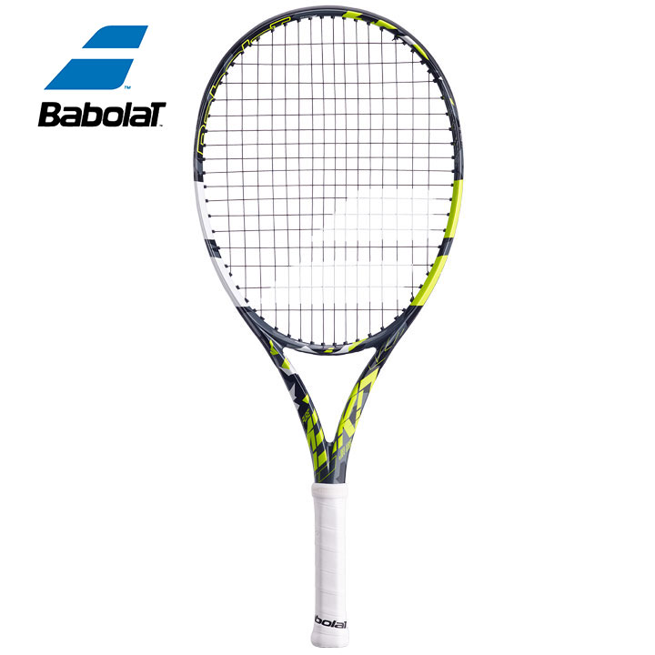 ★Babolat バボラ★ Pure Aero Junior 25 Strung ピュアエアロジュニア25 テニスラケット ストリングあり 究極のスピンでゲームを支配したいですか?第 7 世代のバボラ ピュア エアロ ジュニア 25 テニス ラケットは、ゲームのスピンを中心に設計された独自のアプローチで進化しています。 Rafael Nadal、Leylah Fernandez、Felix Auger-Aliassime、Carlos Alcaraz などのプレーヤーに参加して、どの Pure Aero ラケットで自分のスピンを所有できるかを発見してください。ピュア エアロ ジュニア 25 は、スピンとパワーを駆使してラリーを支配しようとする若い競技プレーヤーに最適です。 【重量】：235.0g(ストリングなしの状態) 【ヘッドサイズ】：630.0平方センチメートル 【長さ】：635.0mm 【バランス】：3mm 【材質】：カーボン ※その他テニス商品はこちら※ ※その他バボラ商品はこちら※ ※モニターの見え方により画像の色と実物の色が若干異なる場合がございます。・当店でご購入された商品は、「個人輸入」としての取り扱いになり、アメリカから、あるいは日本の物流倉庫からお客様のもとへ直送されます。・通常の個人輸入の場合は関税、消費税、通関手数料等が別途請求される場合があります。しかし当店では、お客様が安心して購入できるように、当店がそれらの諸経費を支払いますので、別途請求されることはありません。・個人輸入される商品は、すべてご注文者自身の「個人使用・個人消費」が前提となります。ご注文された商品を第三者へ無償で贈答することはできますが、商用目的に転売することは法律で禁止されております。