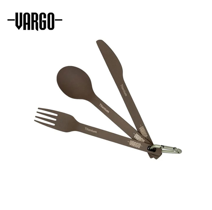 ★VARGO バーゴ★ TITANIUM SPOON / FORK / KNIFE SET - ULV チタニウムスプーンフォークナイフ超軽量セット 完全な超軽量カトラリーセット。 Vargo チタン スプーン/フォーク/ナイフ セット - ULV (U.ltra L.ight V.ersion) は、標準のチタン スプーン/フォーク/ナイフ セットよりも軽くするために、小さく狭いデザインが特徴です。 ・マット仕上げ ・純チタン製 ・生体適合性 ・各ピースの重さは 0.5 オンス (14 グラム) 未満です。 ・ミニカラビナ付属 ・重量: 1.35 オンス (38 グラム) ・サイズ: 長さ6"" (152 mm) ※その他バーゴ商品はこちら※ ※モニターの見え方により画像の色と実物の色が若干異なる場合がございます。商品説明のため、違うカラーの商品画像を使用している場合がございます。・当店でご購入された商品は、「個人輸入」としての取り扱いになり、アメリカから、あるいは日本の物流倉庫からお客様のもとへ直送されます。・通常の個人輸入の場合は関税、消費税、通関手数料等が別途請求される場合があります。しかし当店では、お客様が安心して購入できるように、当店がそれらの諸経費を支払いますので、別途請求されることはありません。・個人輸入される商品は、すべてご注文者自身の「個人使用・個人消費」が前提となります。ご注文された商品を第三者へ無償で贈答することはできますが、商用目的に転売することは法律で禁止されております。