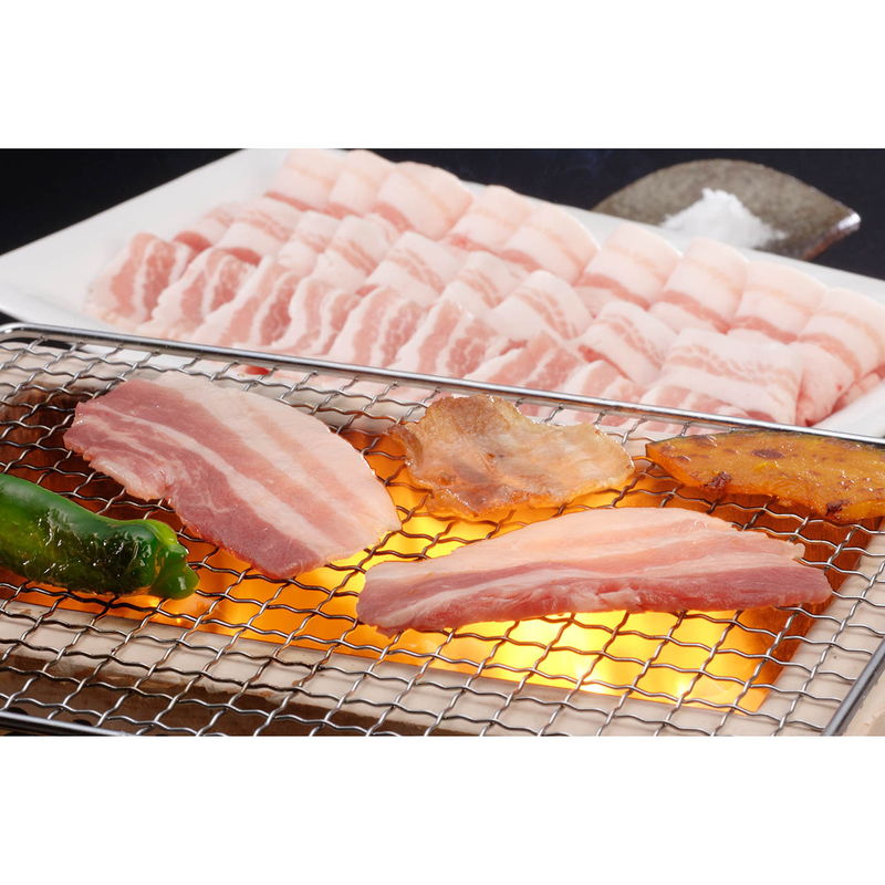 高級ブランド豚「認定山形豚」バラ焼肉用きめ細やかでしまりのある肉質とジューシーで甘み豊な脂が特徴です!奥羽の山々から流れる雪解けの清流と、作り手の熱い想いが極上の美味しさを育てました。山形県食肉公社の独自基準により厳選された豚だけが「山形豚」と認定されます。■商品名:山形豚 バラ焼肉■商品説明:400g■箱サイズ:19.4×25.4×7.7cm・540g■型番:7155-50■JANコード:4548878071556■製造生産地:山形県■賞味期限:冷凍30日■アレルゲン7品目:豚肉■重さ:540g商品特徴一覧2026年 産直ギフト、【産地直送・お取り寄せグルメ → フード → 肉】、apide、アピデ、[2025stb]、2026年、令和8年、春夏、御中元、お中元、暑中見舞い、暑中お見舞い、暑中御見舞い、残暑見舞い、残暑お見舞い、残暑御見舞い、お歳暮、御歳暮、お年賀、御年賀、ギフト、内祝い、プレゼント、お返し、お祝い、ギフト、贈り物、のし、ラッピング、4548878071556、通信販売、通販、販売、買う、購入、お店、売っている、ショッピング2026年 産直ギフト【山形豚 バラ焼肉 (7155-50)】広告文責(有)イースクエアTEL:0120-532-772高級ブランド豚「認定山形豚」バラ焼肉用きめ細やかでしまりのある肉質とジューシーで甘み豊な脂が特徴です!奥羽の山々から流れる雪解けの清流と、作り手の熱い想いが極上の美味しさを育てました。山形県食肉公社の独自基準により厳選された豚だけが「山形豚」と認定されます。■商品名:山形豚 バラ焼肉■商品説明:400g■箱サイズ:19.4×25.4×7.7cm・540g■型番:7155-50■JANコード:4548878071556■製造生産地:山形県■賞味期限:冷凍30日■アレルゲン7品目:豚肉■重さ:540g※お客さま都合による、ご注文後の[キャンセル][変更][返品][交換]はお受けできませんのでご注意下さいませ。※当店では、すべての商品で在庫を持っておりません。記載の納期を必ずご確認ください。※ご注文いただいた場合でもメーカーの[在庫切れ][欠品][廃盤]などの理由で、[記載の納期より発送が遅れる][発送できない]場合がございます。その際は、当店よりご連絡させていただきます。あらかじめご了承ください。※こちらの商品は【代金引換】でのご注文をお受けできません。※こちらの商品は【他商品との同梱】ができません。※こちらの商品はメーカー直送のため、【他商品との同梱】【代金引換でのご注文】はお受けできません。※こちらの商品はメーカー直送のため、北海道・沖縄・離島 への配送はお受けできません。※リニューアル等により パッケージ、仕様、セット内容 が変更になる場合がございます。予めご了承下さい。こちらの商品は【お取り寄せ(7〜10営業日以内に発送予定)】となります。あらかじめご了承くださいませ。