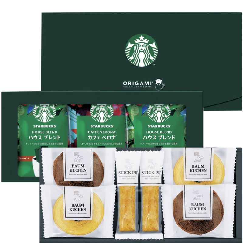 　ギフトサービスについてスターバックスコーヒーギフトと、お菓子のセットでワンランクアップのひとときを。大切な方へ、逸品をお届けしませんか?LIGHTNOTEBLENDライトノートブレンドソフトなコクと煎ったナッツのニュアンスが感じられる、やわらかで穏やかな味わい。HOUSEBLENDハウスブレンドナッツとカカオのニュアンスにローストによるかすかな甘み、そこに酸味とコクが見事なほどに調和した風味が特徴です。創業当初よりお届けしてきたおもてなしの心あふれるブレンドです。CAFFEVERONAカフェベロナダークココアのような口あたり、ロースト感のある深みや甘みと、しっかりとしたコクの奥行きのある豊かなブレンド。■商品名:スターバックスコーヒー&amp;スイーツギフト■メーカー品番:STB-252■温度帯:常温■賞味期間:120日間■商品内容:スターバックスオリガミドリップコーヒー(ハウスブレンド×3・カフェベロナ×2)各9g、バウムクーヘン(ココア・バニラ)各2、スティックパイ(プレーン)×2 【卵・乳成分・小麦】■箱サイズ:箱135×265×105mm■商品重量:455g■生産国:日本■JAN:4983740114915商品特徴一覧2026年 贈りもの・お返しものギフト、【内祝いギフト[フェス・カフェ No.20] → 美味しいグルメ】、【水・ソフトドリンク → コーヒー → ドリップバッグ】、[フェス・カフェ]、2026年、令和8年、ギフト、贈り物、出産祝い、出産内祝い、ブライダルギフト、結婚祝い、結婚記念日、内祝い、プレゼント、お返し、4983740114915、通信販売、通販、販売、買う、購入、お店、売っている、ショッピング2026年 贈りもの・お返しものギフト【スターバックスコーヒー&スイーツギフト (STB-252)】広告文責(有)イースクエアTEL:0120-532-772スターバックスコーヒーギフトと、お菓子のセットでワンランクアップのひとときを。大切な方へ、逸品をお届けしませんか?LIGHTNOTEBLENDライトノートブレンドソフトなコクと煎ったナッツのニュアンスが感じられる、やわらかで穏やかな味わい。HOUSEBLENDハウスブレンドナッツとカカオのニュアンスにローストによるかすかな甘み、そこに酸味とコクが見事なほどに調和した風味が特徴です。創業当初よりお届けしてきたおもてなしの心あふれるブレンドです。CAFFEVERONAカフェベロナダークココアのような口あたり、ロースト感のある深みや甘みと、しっかりとしたコクの奥行きのある豊かなブレンド。■商品名:スターバックスコーヒー&amp;スイーツギフト■メーカー品番:STB-252■温度帯:常温■賞味期間:120日間■商品内容:スターバックスオリガミドリップコーヒー(ハウスブレンド×3・カフェベロナ×2)各9g、バウムクーヘン(ココア・バニラ)各2、スティックパイ(プレーン)×2 【卵・乳成分・小麦】■箱サイズ:箱135×265×105mm■商品重量:455g■生産国:日本■JAN:4983740114915※お客さま都合による、ご注文後の[キャンセル][変更][返品][交換]はお受けできませんのでご注意下さいませ。※当店では、すべての商品で在庫を持っておりません。記載の納期を必ずご確認ください。※ご注文いただいた場合でもメーカーの[在庫切れ][欠品][廃盤]などの理由で、[記載の納期より発送が遅れる][発送できない]場合がございます。その際は、当店よりご連絡させていただきます。あらかじめご了承ください。※リニューアル等により パッケージ、仕様、セット内容 が変更になる場合がございます。予めご了承下さい。こちらの商品は【お取り寄せ(5〜7営業日以内に発送予定)】となります。あらかじめご了承くださいませ。