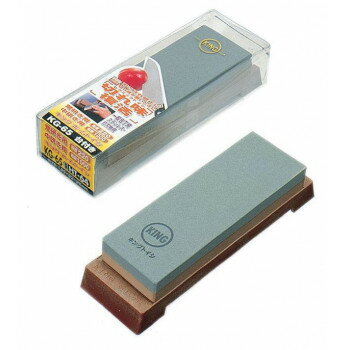 　ギフト対応について　楽天国際配送対象店舗 （海外配送）　Rakuten International Shipping&nbsp;キング ホームトイシ KG-65(HT-64)(透明プラケース入)台付キング65シリーズ(本職、一般家庭用)。【キング ホームトイシ KG-65(HT-64)(透明プラケース入)台付】 fk094igrjs 粒度220/1000(荒研ぎ/中研ぎ用)の便利な両面タイプ。赤は、切れ味が悪い時にご使用下さい。緑は、荒研ぎ・刃こぼれ修正にご使用下さい。【使用方法】使用前3分程度水に浸し、砥石に十分水を含ませてからご使用下さい。サイズ約185×63×25mm個装サイズ：18.5×6.3×3.5cm重量個装重量：700g素材・材質GC、特殊砥材生産国日本 製品詳細 商品名：キング　ホームトイシ　KG-65(HT-64)(透明プラケース入)台付カラー・サイズ名称：7438ahJANコード：4963188104327 広告文責 (有)イースクエアTEL:0120-532-772 ※お客さま都合による、ご注文後の[キャンセル][変更][返品][交換]はお受けできませんのでご注意下さいませ。※当店では、すべての商品で在庫を持っておりません。記載の納期を必ずご確認ください。※ご注文いただいた場合でもメーカーの[在庫切れ][欠品][廃盤]などの理由で、[記載の納期より発送が遅れる][発送できない]場合がございます。その際は、当店よりご連絡させていただきます。あらかじめご了承ください。 こちらの商品は【お取り寄せ(14営業日以内に発送予定)】となります。