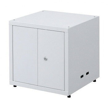 &nbsp;サンワサプライ セキュリティボックス RAC-SLBOX5安心!鍵付きセキュリティボックス!【サンワサプライ セキュリティボックス RAC-SLBOX5】 fk094igrjs 書類保管セキュリティボックス。セキュリティワイヤー取り付け可能。・棚板は2枚を標準装備しています。・棚板は25mmピッチで変更できます。・棚板を抜くとA4ファイルを縦方向で収納できるので、書類保管庫として使用することができます。・本体底面にはゴム脚が付いています。・本体を連結して設置することができます。(アジャスターを外す必要があります)サイズ個装サイズ：45.5×45.5×51.5cm重量個装重量：10000g付属品取扱説明書生産国中国 製品詳細 商品名：サンワサプライ セキュリティボックス RAC-SLBOX5カラー・サイズ名称：1392681JANコード：4969887131015 広告文責 (有)イースクエアTEL:0120-532-772 ※お客さま都合による、ご注文後の[キャンセル][変更][返品][交換]はお受けできませんのでご注意下さいませ。※当店では、すべての商品で在庫を持っておりません。記載の納期を必ずご確認ください。※ご注文いただいた場合でもメーカーの[在庫切れ][欠品][廃盤]などの理由で、[記載の納期より発送が遅れる][発送できない]場合がございます。その際は、当店よりご連絡させていただきます。あらかじめご了承ください。※こちらの商品は【他商品との同梱】ができません。※こちらの商品は【ギフトサービス】をお受けすることができません。 こちらの商品は【お取り寄せ(14営業日以内に発送予定)】となります。