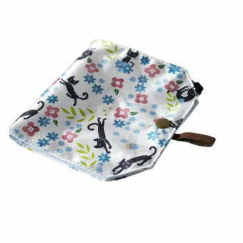 　ギフト対応について　楽天国際配送対象店舗 （海外配送）　Rakuten International Shipping&nbsp;のあぷらす ノア+ マスクカバー 花・ベージュ NF783マスクの一時保管に便利なマスクカバー【のあぷらす ノア+ マスクカバー 花・ベージュ NF783】 fk094igrjs すこし光沢があって、艶感のある生地使用。大人ガーリーなマスク収納ケースです。広げるとフラットになるのでマスクをおきやすく、つかわない時は、くるくる丸めて、ゴムループで留めるとコンパクトになるのでかさばらず持ち歩きできます。上部1箇所にDカンつきヒモをつけて、バッグにつけたりお好きなストラップをつけることもできます。※商品写真はできる限り実物の色に近づけるよう努力しておりますが、お客様がご使用になられるパソコンのモニターやカラー設定・室内の照明などにより実際の色と画面上の色が違って見える場合がございます。サイズ横14.3×縦12.5cm(二つ折りの場合)個装サイズ：25×5.5×4.5cm重量個装重量：210g素材・材質ポリエステル生産国中国 製品詳細 商品名：のあぷらす　ノア+ マスクカバー 花・ベージュ　NF783カラー・サイズ名称：2249033JANコード：4981327310750 広告文責 (有)イースクエアTEL:0120-532-772 ※お客さま都合による、ご注文後の[キャンセル][変更][返品][交換]はお受けできませんのでご注意下さいませ。※当店では、すべての商品で在庫を持っておりません。記載の納期を必ずご確認ください。※ご注文いただいた場合でもメーカーの[在庫切れ][欠品][廃盤]などの理由で、[記載の納期より発送が遅れる][発送できない]場合がございます。その際は、当店よりご連絡させていただきます。あらかじめご了承ください。 こちらの商品は【お取り寄せ(7〜10営業日以内に発送予定)】となります。