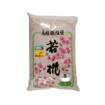 &nbsp;家庭化学工業 繊維壁 若椛 670g NO.5保温・防音効果に最適な明るい壁【家庭化学工業 繊維壁 若椛 670g NO.5】 fk094igrjs 若椛壁は近代的な明るい壁です。材質上、保温・防音効果に最適で、施工後ひび割れたり、ボロボロ落ちることなく仕上がります。室内用壁材。※パッケージが変わる場合があります。繊維壁の特徴強力化学合成糊が入っていますので、初めての人でも水を加えるだけで、簡単に塗れます。従って専門家に依頼するのに比べ非常に安価で経済的です。多少のコテムラは乾燥するにつれて自然に目立たなくなります。サイズ250×200×厚75mm個装サイズ：34×23×5cm重量670g個装重量：670g仕様施工面積(目安):塗り厚1mm、約1坪(3.3平方メートル)生産国日本 製品詳細 商品名：家庭化学工業 繊維壁 若椛 670g NO.5カラー・サイズ名称：2241413JANコード：4905488010151 広告文責 (有)イースクエアTEL:0120-532-772 ※お客さま都合による、ご注文後の[キャンセル][変更][返品][交換]はお受けできませんのでご注意下さいませ。※当店では、すべての商品で在庫を持っておりません。記載の納期を必ずご確認ください。※ご注文いただいた場合でもメーカーの[在庫切れ][欠品][廃盤]などの理由で、[記載の納期より発送が遅れる][発送できない]場合がございます。その際は、当店よりご連絡させていただきます。あらかじめご了承ください。※こちらの商品は【他商品との同梱】ができません。※こちらの商品は【ギフトサービス】をお受けすることができません。 こちらの商品は【お取り寄せ(14営業日以内に発送予定)】となります。