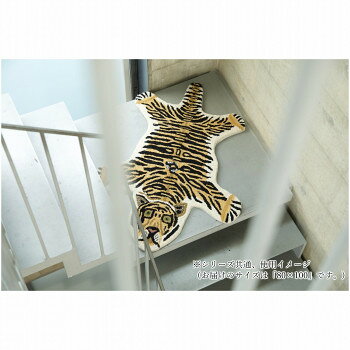 &nbsp;インド製ラグ Animal mat アニマルマット Tiger トラ 80×100アニマル柄マット【インド製ラグ Animal mat アニマルマット Tiger トラ 80×100】 fk094igrjs 少しリアルで思わずクスっと笑顔になる触り心地も動物のようなアニマル柄マット。インドの職人が手作りしているので表情が一つひとつ違うのも魅力的です。※商品画像はできる限り実物の色に近づけるようにしておりますが、撮影環境、お部屋の照明等により実際の商品と色味が異なる場合がございます。サイズ80×100cm個装サイズ：5×5×80cm重量個装重量：1200g素材・材質ウール100%生産国インド 製品詳細 商品名：インド製ラグ　Animal mat　アニマルマット Tiger　トラ 80×100カラー・サイズ名称：2273537JANコード：4965839454096 広告文責 (有)イースクエアTEL:0120-532-772 ※お客さま都合による、ご注文後の[キャンセル][変更][返品][交換]はお受けできませんのでご注意下さいませ。※当店では、すべての商品で在庫を持っておりません。記載の納期を必ずご確認ください。※ご注文いただいた場合でもメーカーの[在庫切れ][欠品][廃盤]などの理由で、[記載の納期より発送が遅れる][発送できない]場合がございます。その際は、当店よりご連絡させていただきます。あらかじめご了承ください。※こちらの商品は【他商品との同梱】ができません。※こちらの商品は【ギフトサービス】をお受けすることができません。 こちらの商品は【お取り寄せ(14営業日以内に発送予定)】となります。